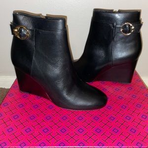 Tory Burch Women’s Sofia 85mm Wedge Bootie. Size 7
